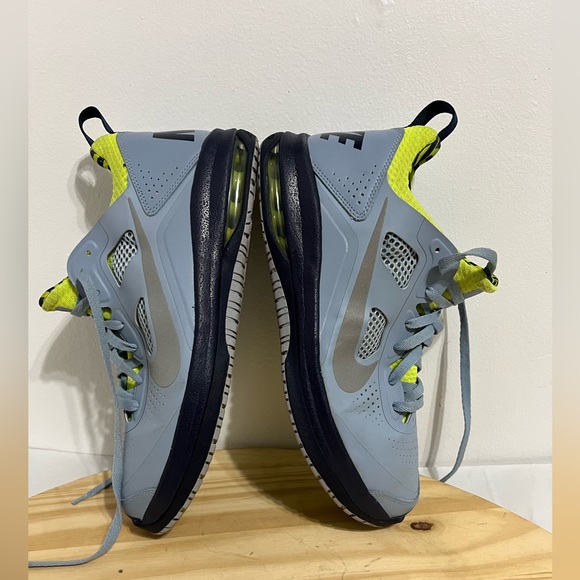 N I K E - Picture 1 of 12